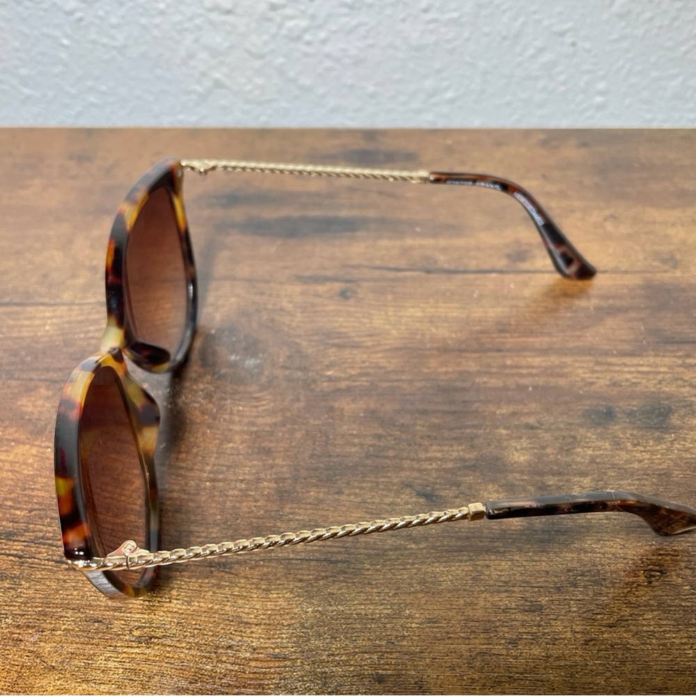 Foster Grant women’s Tortoise Shell Sunglasses with Gold arms - Picture 3 of 8